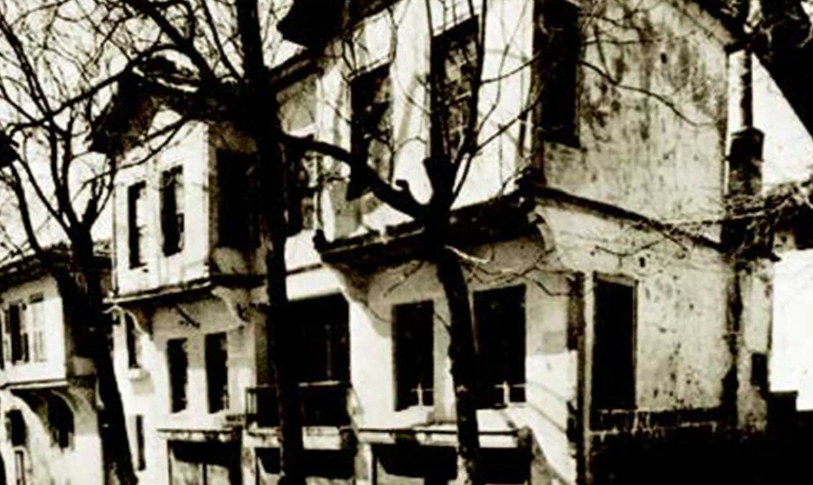 Mustafa Kemal Atatürk'ün Hayatına Derinlemesine Bakış Mustafa Kemal Atatürk'ün Hayatına Derinlemesine Bakış