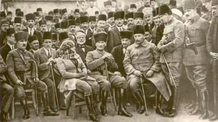 Mustafa Kemal Atatürk: Türkiye'nin Kurucu Lideri